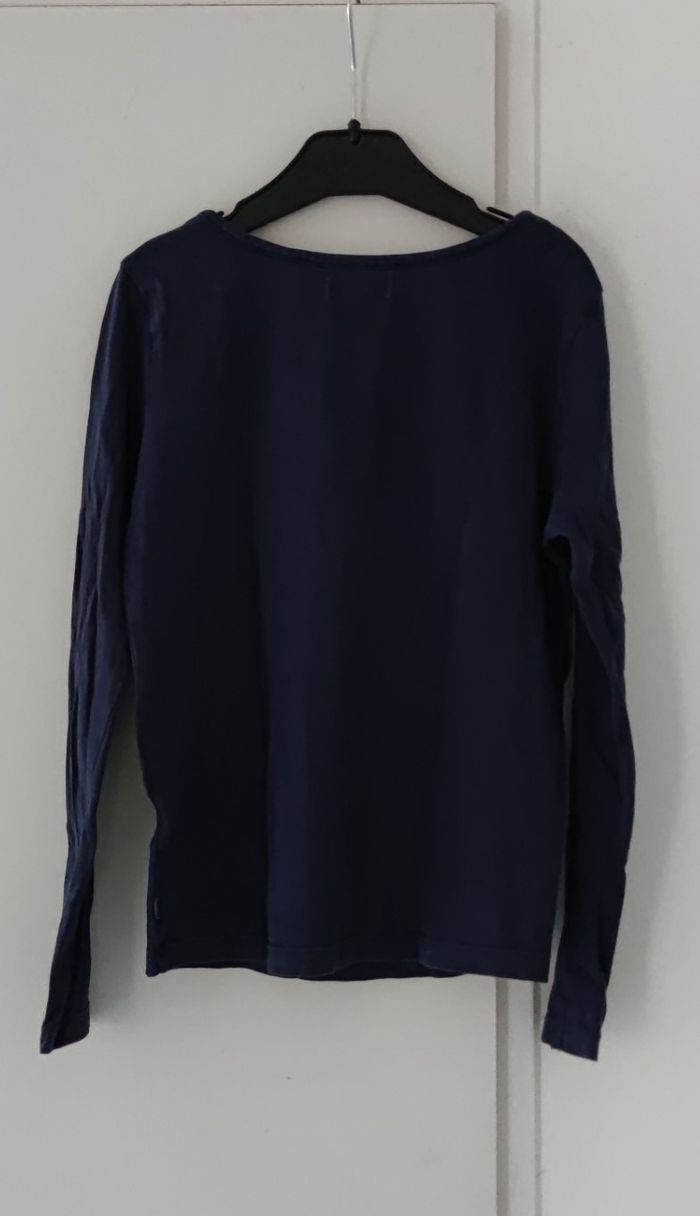 ✨ T-shirt manches longues bleu marine à écussons Okaïdi - T.10 ans - Très bon état - photo numéro 2