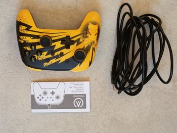 Manette filaire switch Pokémon 