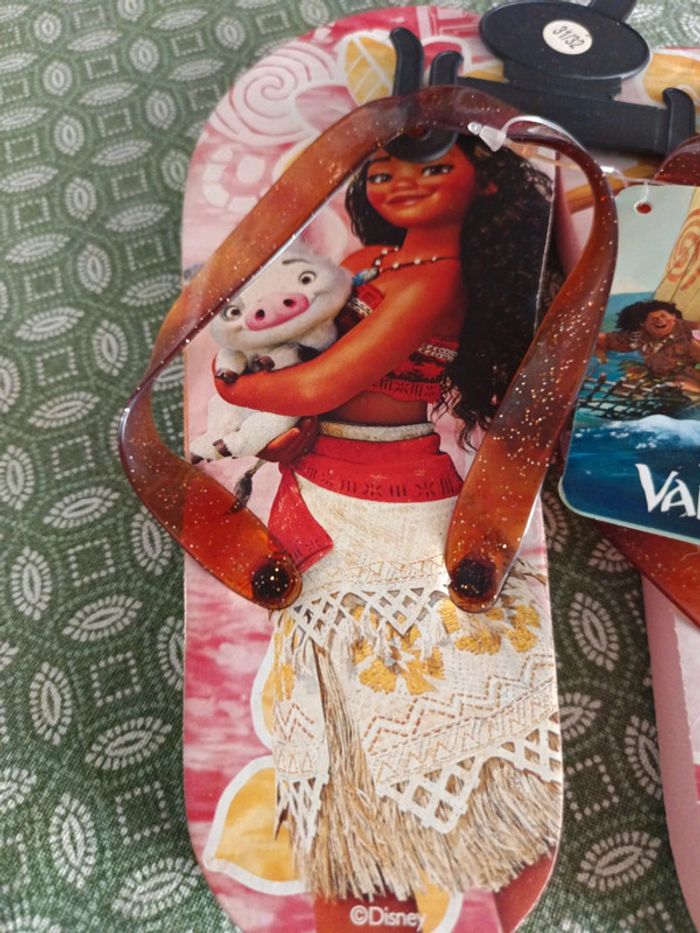 Paire de claquettes neuves Vaiana taille 31/32 - photo numéro 3