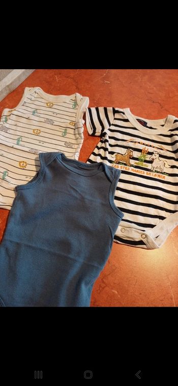 Lot de 3 bodies bébé taille 6 mois