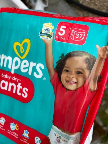 Couches Pampers taille 5 pants 