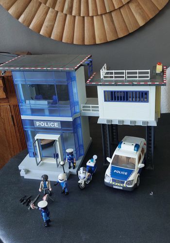 Commissariat de police playmobil