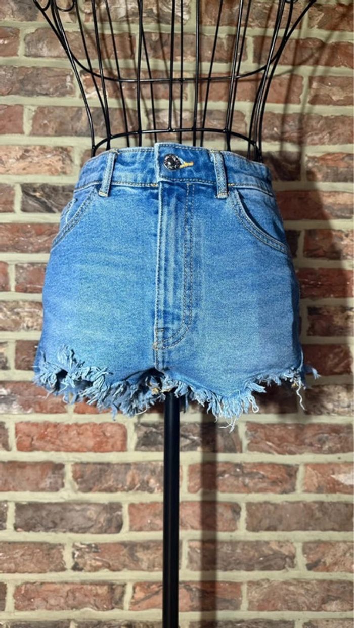 Short en jeans Zara effet déchiré Taille S /36 - photo numéro 5