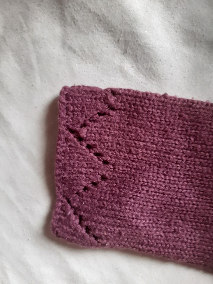 Boléro bordeaux avec broderies ajourées - photo numéro 4