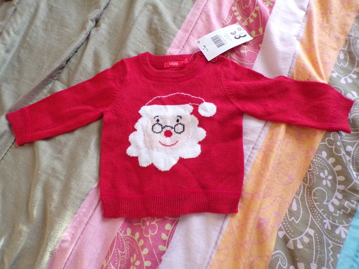 Pull père Noël 6 mois neuf