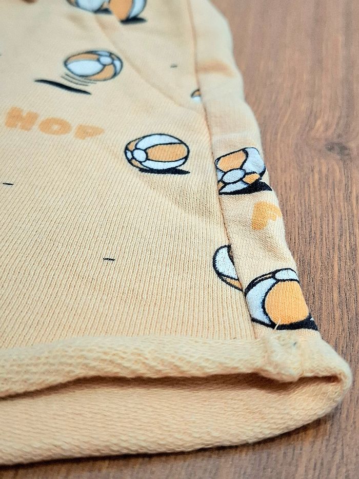 Short enfant garçon Kiabi – 24 mois / 2 ans – orange abricot – ballons de plage - photo numéro 5