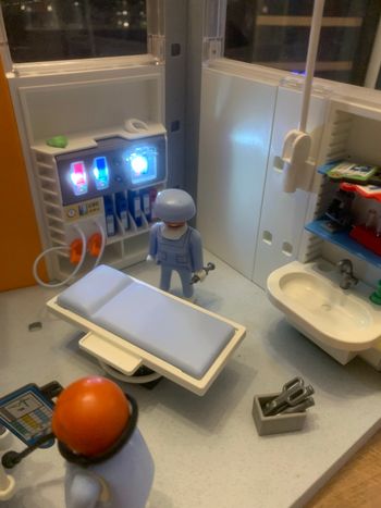 Playmobil set 70191 - clinique équipée