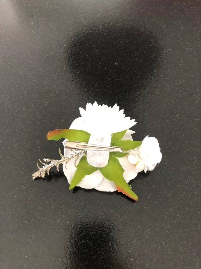 Barrette fleur blanche - photo numéro 2