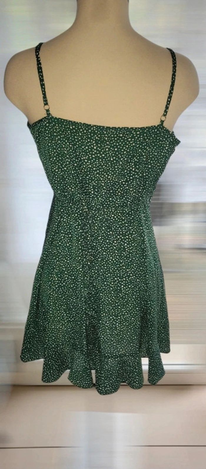 Robe portefeuille verte à pois blancs – élégante et légère, parfaite pour l’été - photo numéro 4