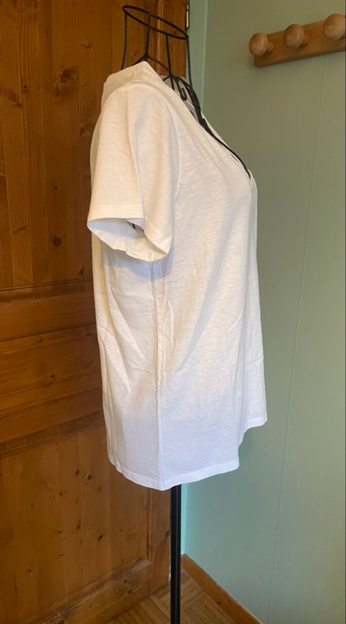 T-shirt Levi's blanc à manche courte - col V - NEUF avec étiquette - taille S / 36 - photo numéro 5