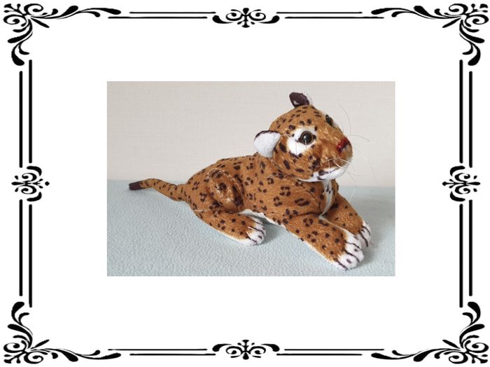 Peluche panthère marron.