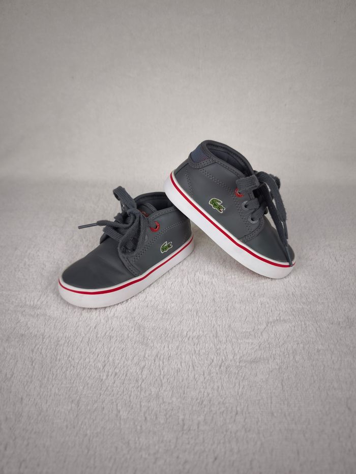 Baskets Grise Lacoste Garçon poiture 22