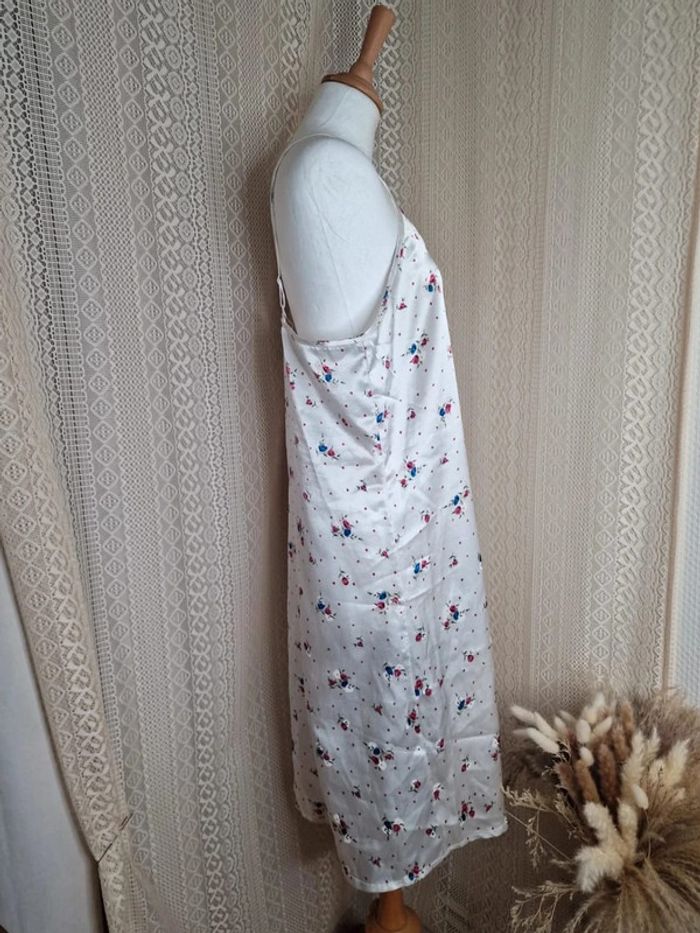 SOLDÉ - Nuisette blanche, motifs fleurs taille 42 - photo numéro 2