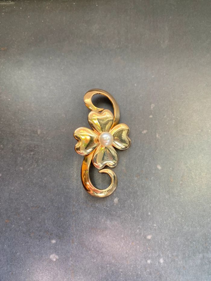 Broche vintage trèfle avec perle sur une note de musique en métal doré - photo numéro 7
