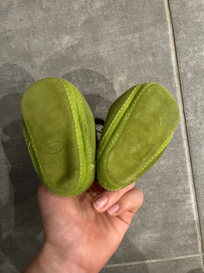 Chaussure pour bébé kaki fleuri - photo numéro 2