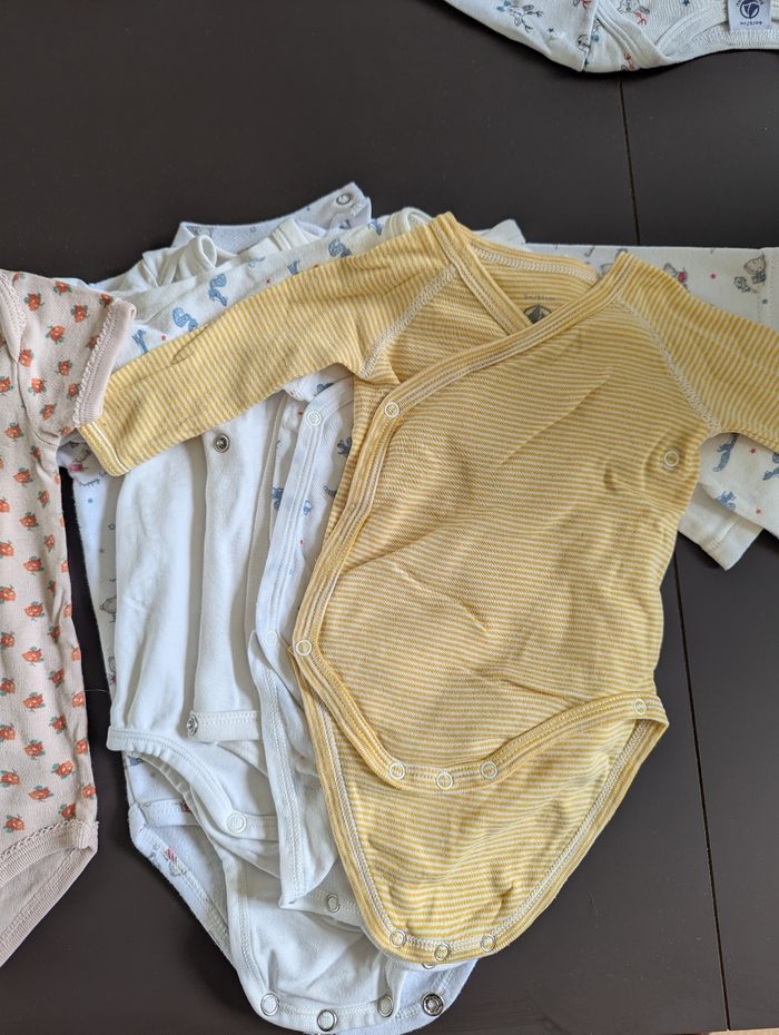 Lot bodies 3 mois - photo numéro 4