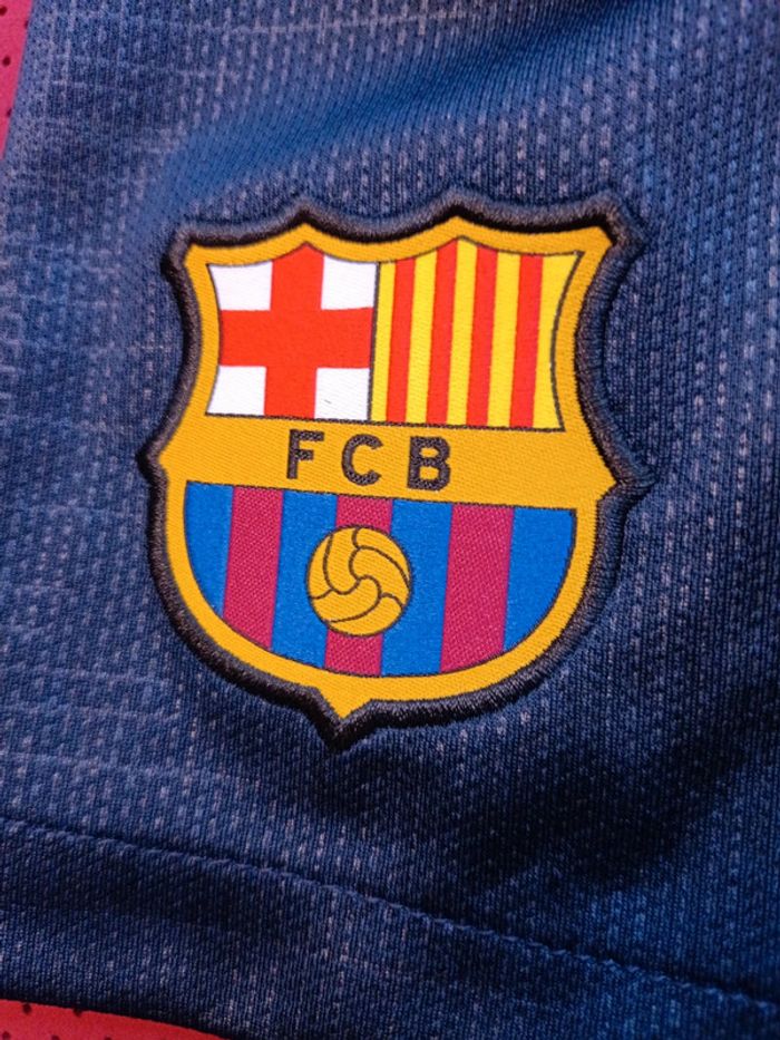 Short de foot FC Barcelone+ chaussettes, Nike Authentique Officiel taille 12/13 ans, Neuf - photo numéro 4