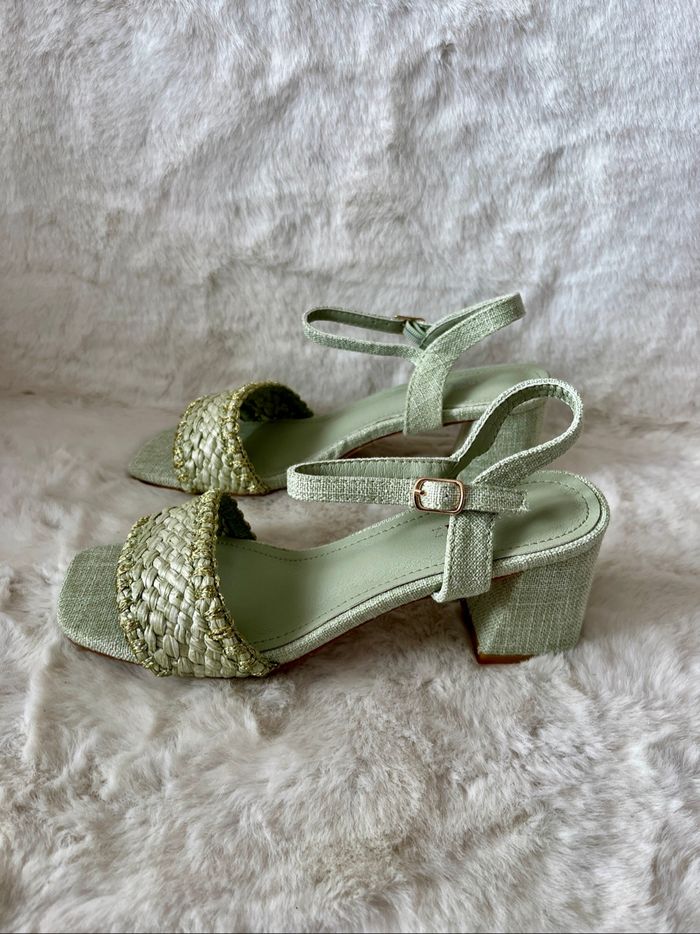Sandales vert d'eau et dorées pointure 37, talons 7 cm - photo numéro 2