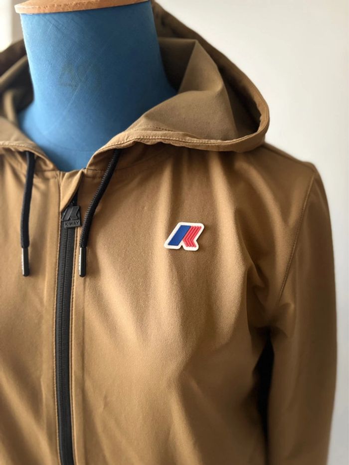 Veste K-Way - mi saison - assez légère coupe vent - taille S - portée 2 fois - en très bon état - photo numéro 2
