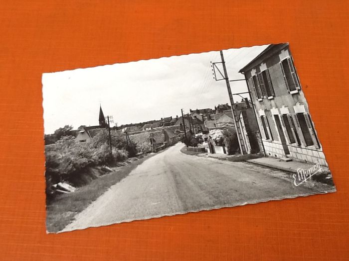 Carte postale ancienne La Selle-Sur-Le-Bied (Loiret) Route de Courtenay - photo numéro 2