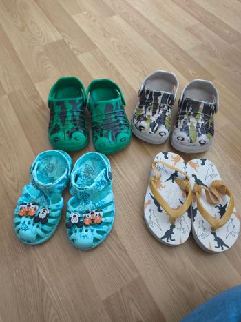 Lot 4 paires de crocs et tongs