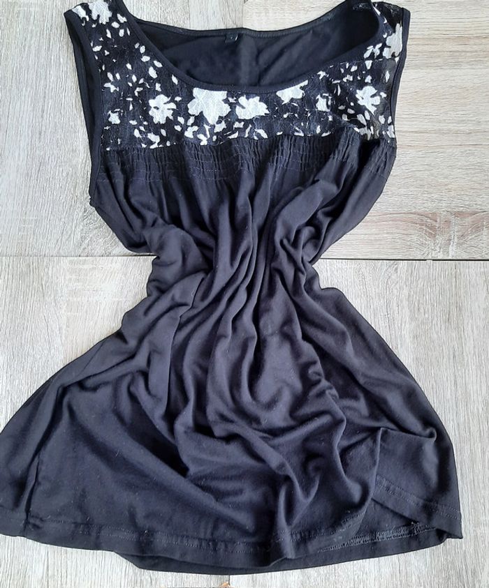 Tunique noire avec dentelle, taille 40 - photo numéro 3