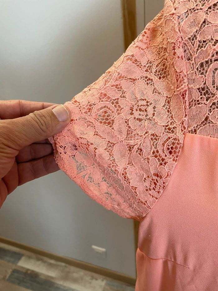 Robe neuve femme – Taille 46 – Coloris saumon avec dentelle – Élégante et raffinée - photo numéro 3