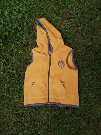 veste sans manche orange 12 mois