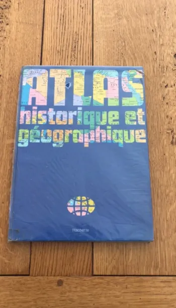 Livre atlas géographique et historique