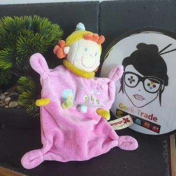 Doudou plat fille nicotoy fille col jaune maison avion vert bleu rose arbre