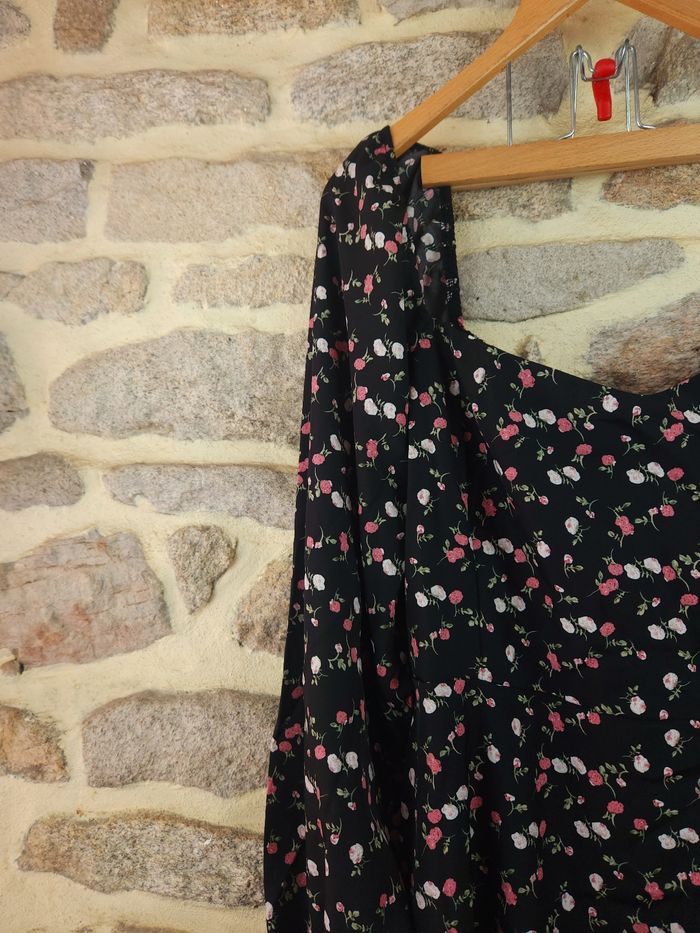 Robe patineuse manches volantées noir et multicolore Femme taille 54 marque Asos 💎 - photo numéro 2