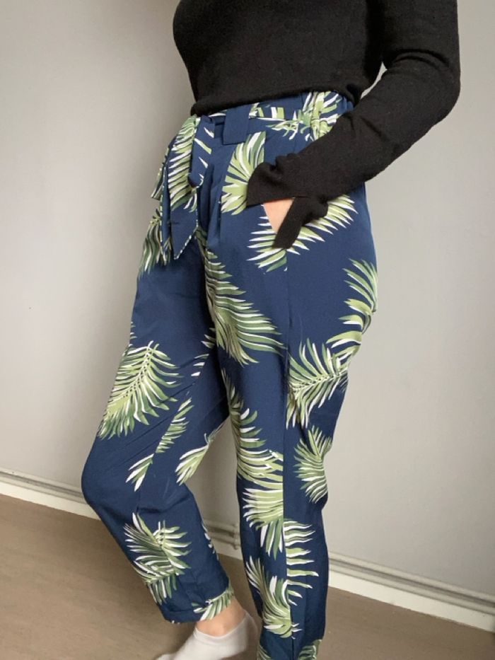 Pantalon fluide bleu marine à fleur taille s Emma Ella - photo numéro 2