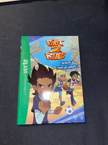 Livre pour enfants la bibliothèque verte foot2rue en route pour les qualifs