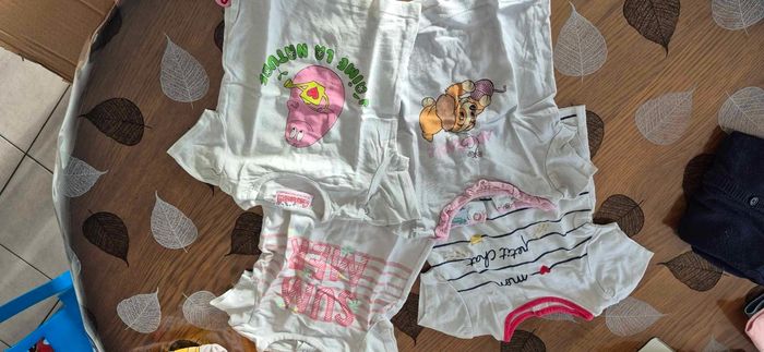 Lot de Tee-shirt et pantalon - photo numéro 3