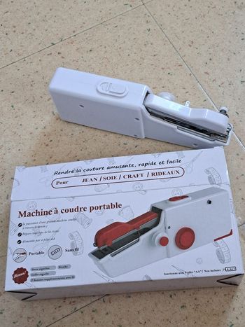Mini machine à coudre Handy Stitch