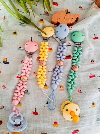 Attache tétine silicone