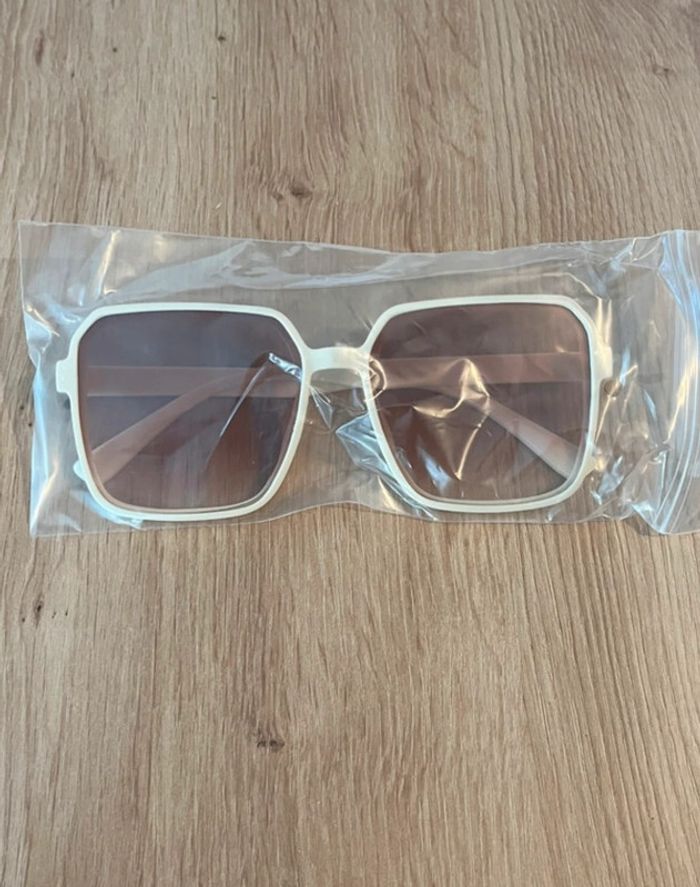Lunettes de soleil femmes vintages neuves - photo numéro 6