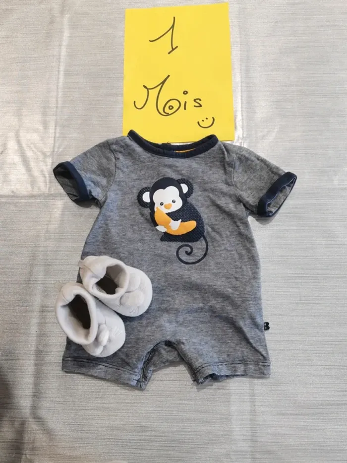 Barboteuse 1 mois garçon + chaussons