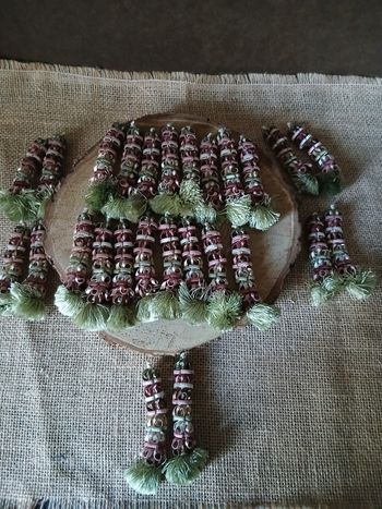 26 pompons long guipure vert bordeaux