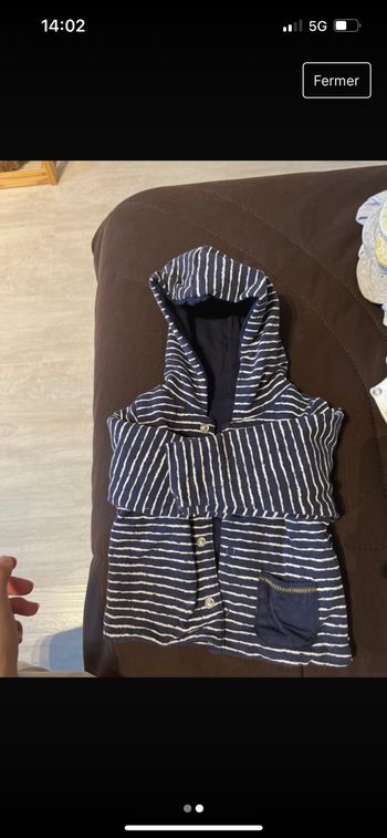 Gilet bleu marine rayures blanches