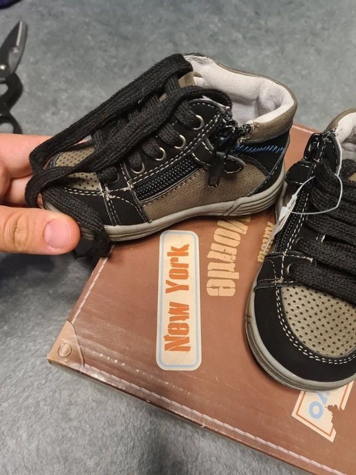 Chaussure taille 19 - photo numéro 3