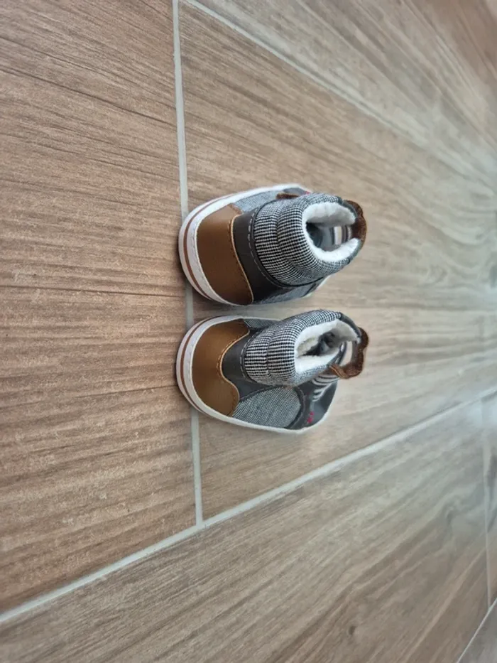 Chaussures bébé 1/6mois - photo numéro 2