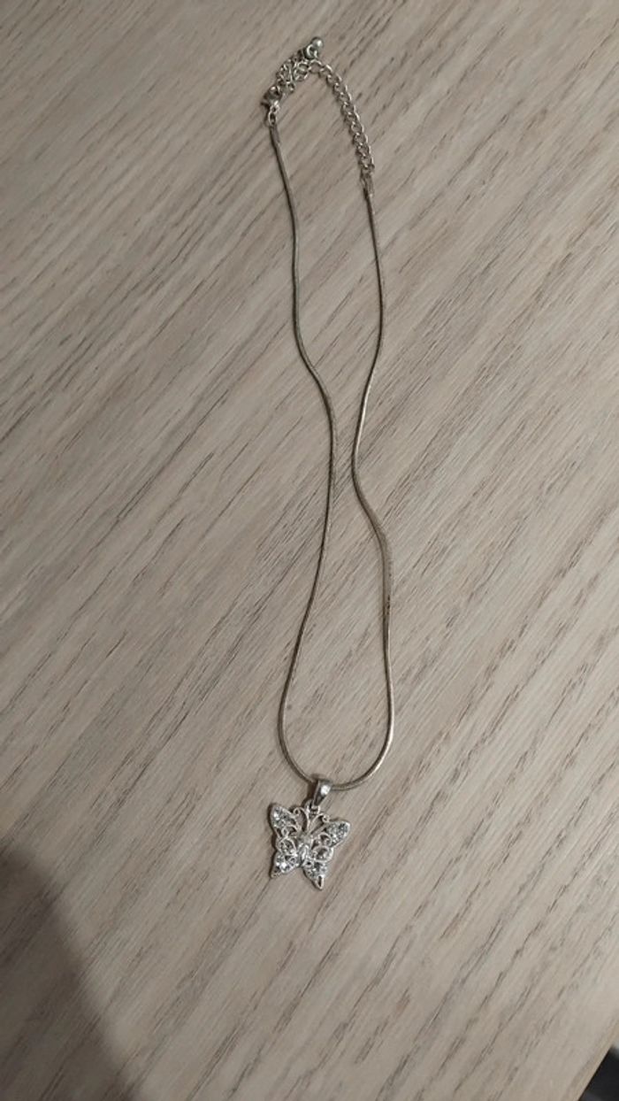Collier papillon avec strass