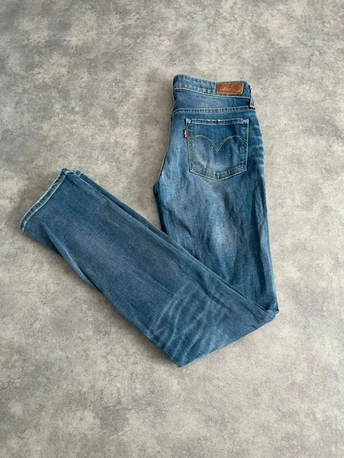 Levi’s Slight Curve Straight leg