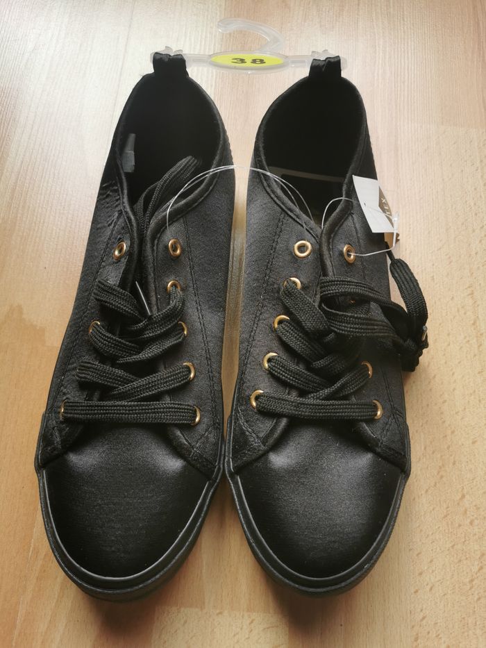 BASKETES FILLE/FEMME TEX T38 NEUVES - photo numéro 3