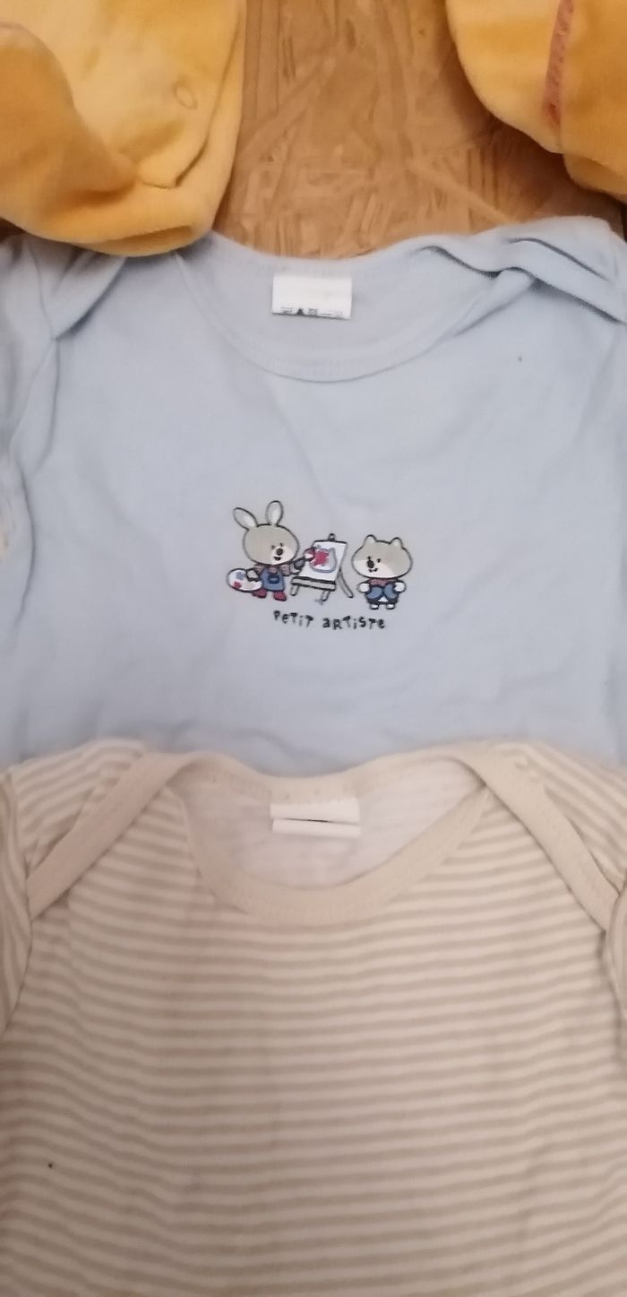 Lot bodies pygama 6mois - photo numéro 2