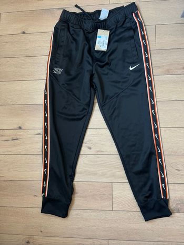 Survêtement Nike noir et orange Taille M