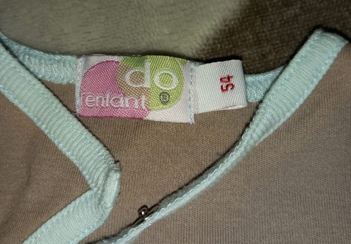 Lot vêtements 1 mois 
Sur un pyjama manque 1 pression. Dans l ensemble très bon état - photo numéro 6