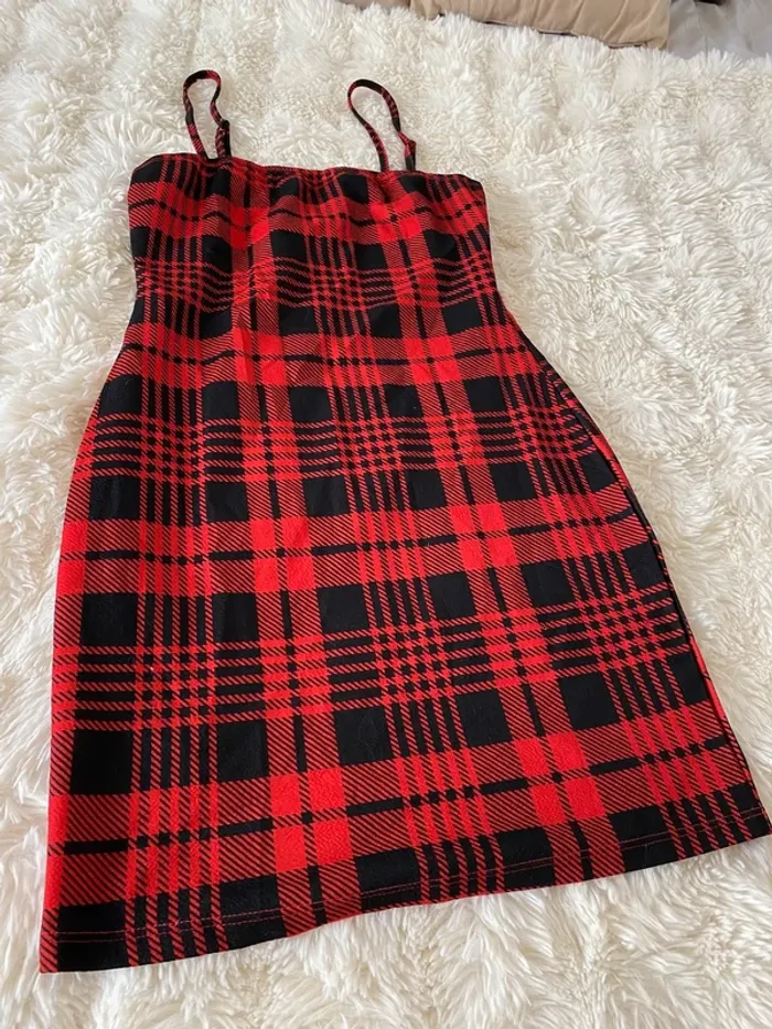 Robe à carreaux rouge et noir Shein taille XS - photo numéro 2