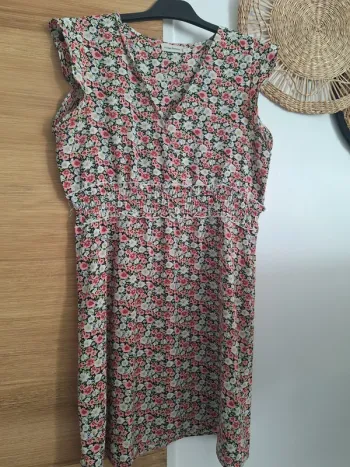 Robe courte rose fleurie